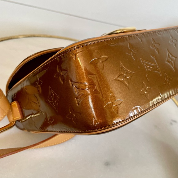 SOLD - Louis Vuitton Christie GM Crossbody Bag | LV Monogram Vernis Bronze Bag - Picture 6 of 16